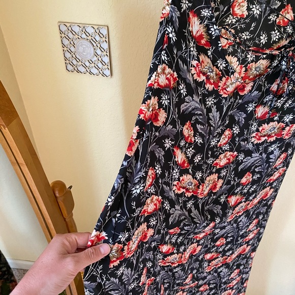 Floral open back dress. - Picture 9 of 11